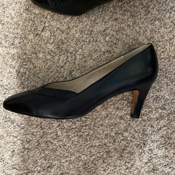 I am selling high heels. - Picture 2 of 4